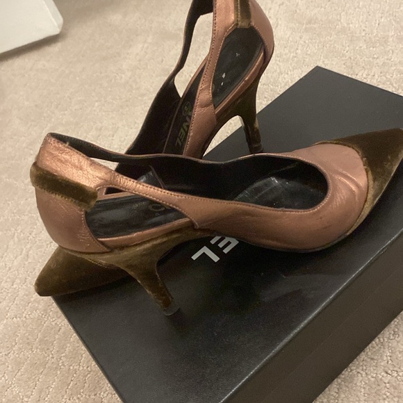 Chanel pumps with suede tip - Picture 11 of 15